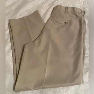 Men's 34x30 Roundtree & Yorke easy care dress pants.